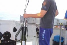 Sensor del perfil de velocidad armado para ser arriado por la banda de estribor ©IEO